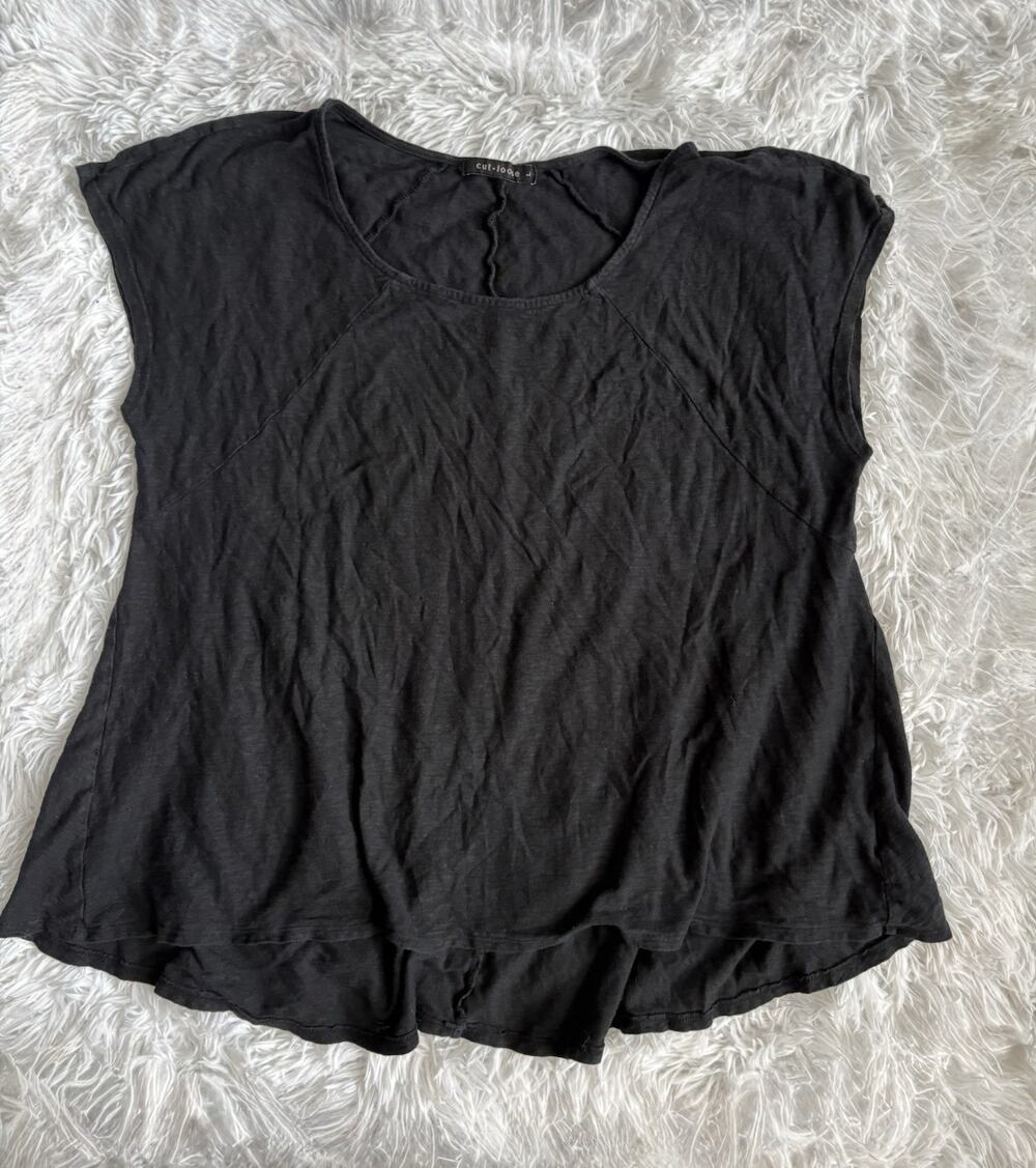 Cut Loose L Black Generously Sized Linen Blend Top. Fantastic Item